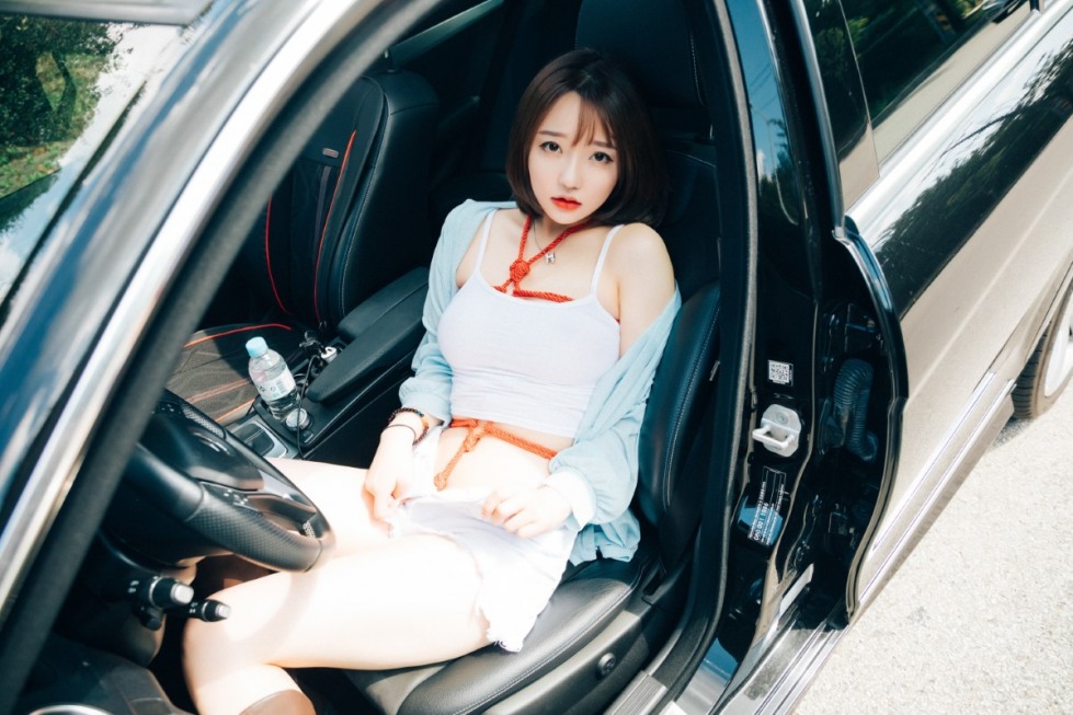 Loozy-Son-Ye-Eun-손예은-SM-CarXXX (15).jpg