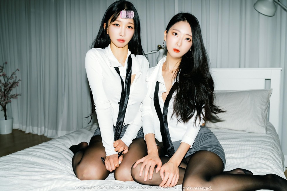 Mona (모나) & Yunjin (윤진) 1 (3).jpg