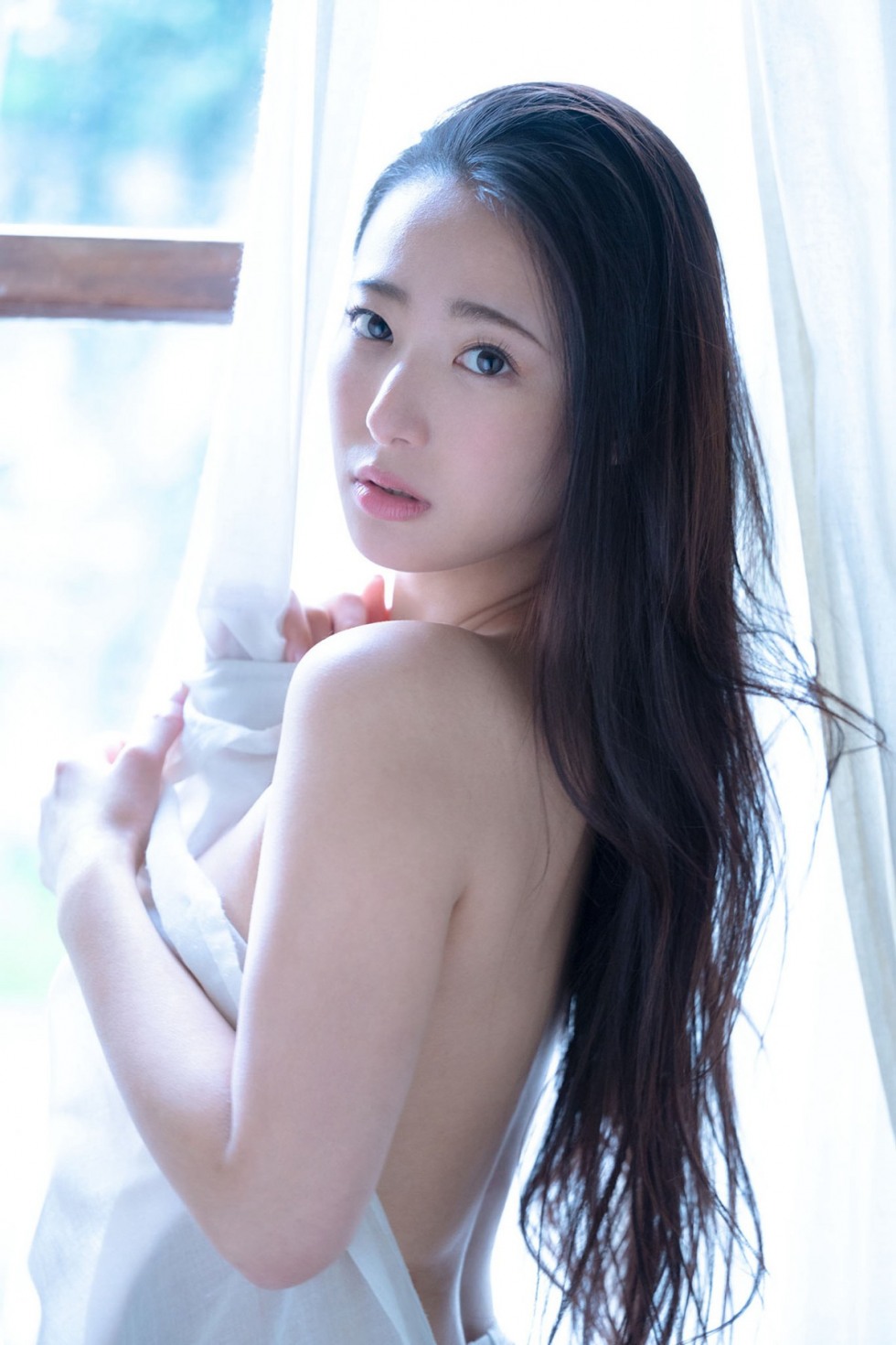 Photobook-2021-04-09-Suzu-Matsuoka-松岡すず-Gloss-Beauty-0080-9923223142.jpg