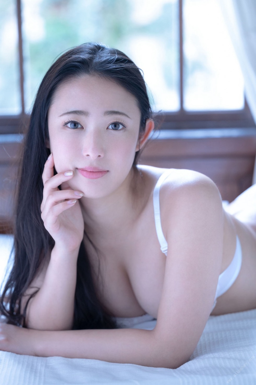 Photobook-2021-04-09-Suzu-Matsuoka-松岡すず-Gloss-Beauty-0078-2241847943.jpg